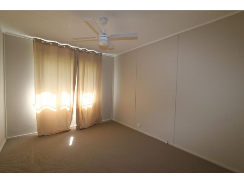 8 Macbeth Street, Kingston QLD 4114