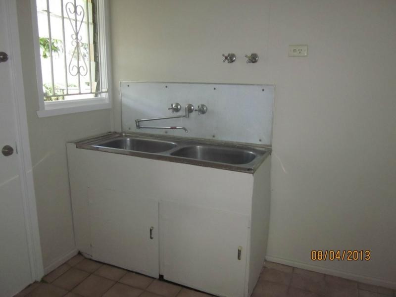 8 Macbeth Street, Kingston QLD 4114