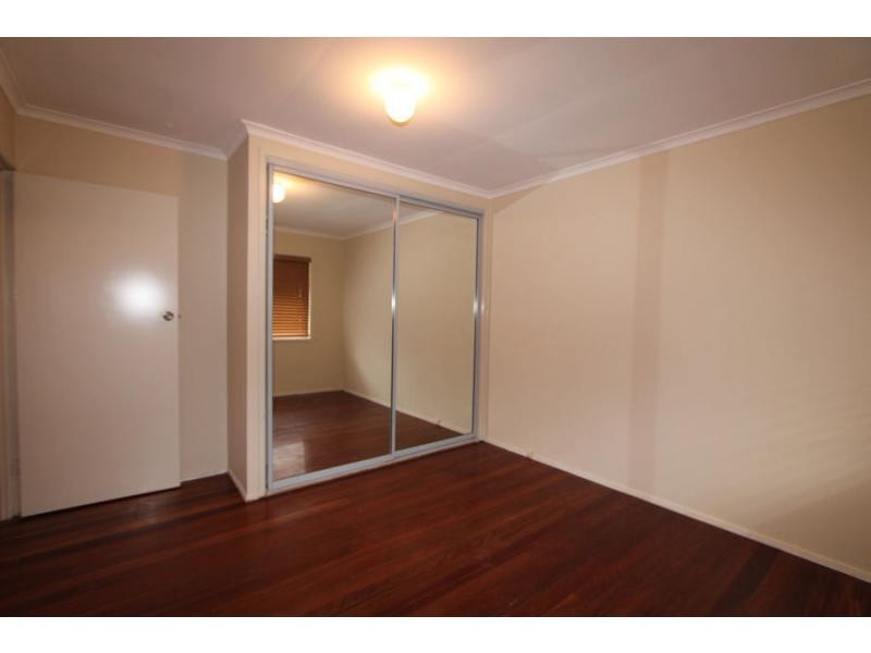 1 Ewinga Street, Kingston QLD 4114