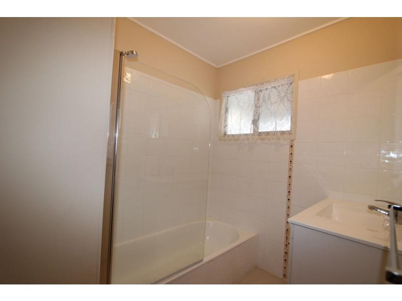 1 Ewinga Street, Kingston QLD 4114