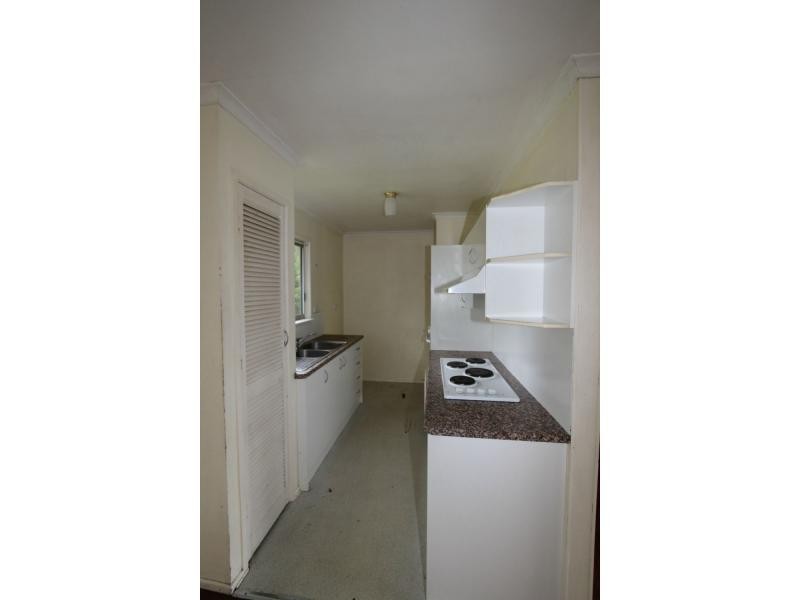 8 Edith Street, Kingston QLD 4114