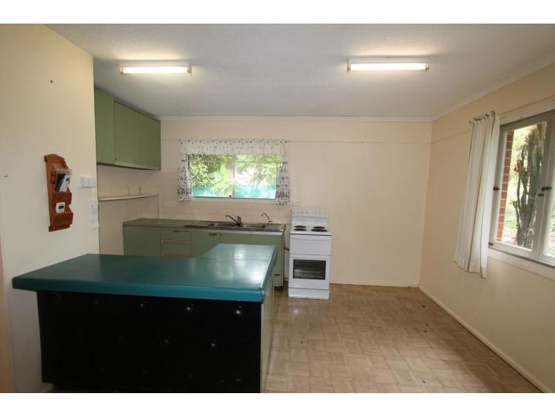 9 Skyline Drive, Kingston QLD 4114