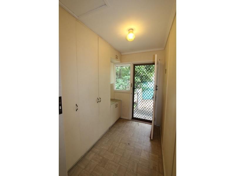 9 Skyline Drive, Kingston QLD 4114