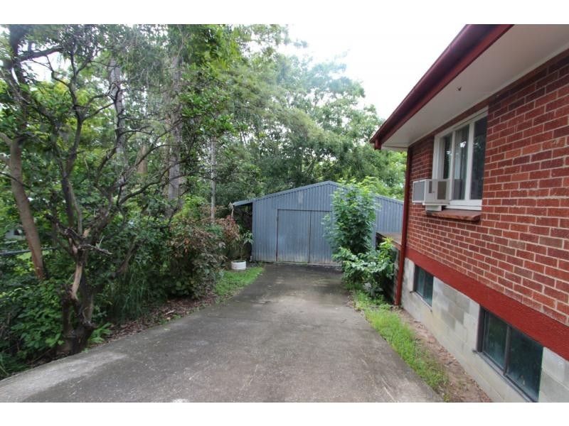 9 Skyline Drive, Kingston QLD 4114