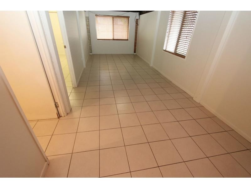 8 She-Oak Street, Kingston QLD 4114
