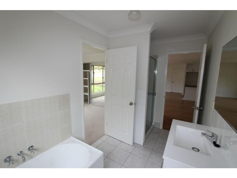 101 Lamberth Road, Regents Park QLD 4118