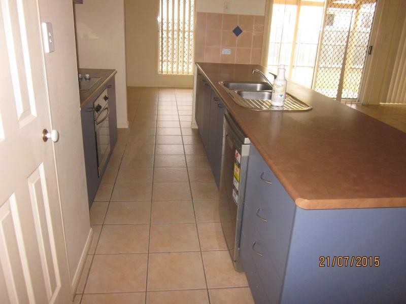 92 Watarrka Drive, Parkinson QLD 4115