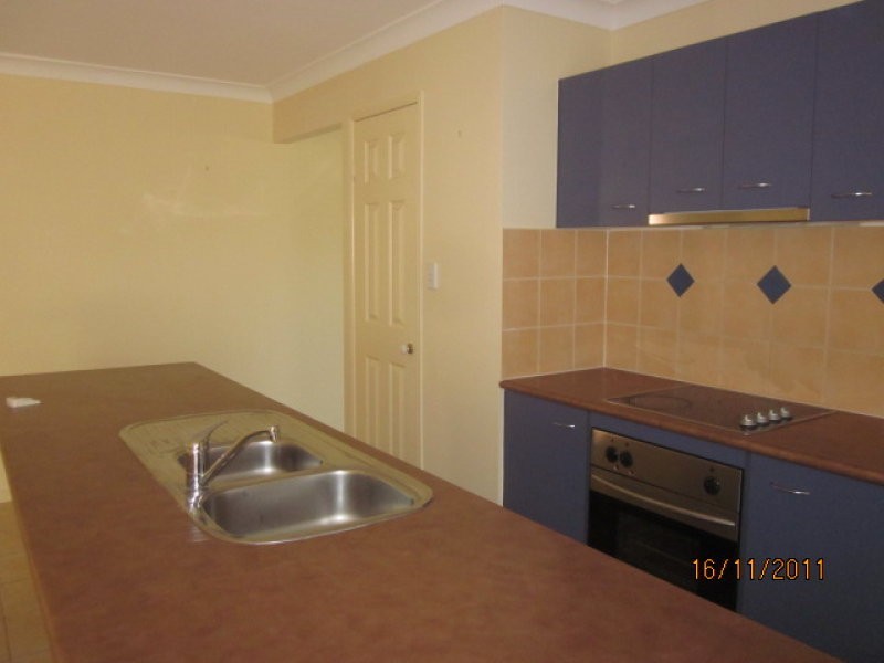 92 Watarrka Drive, Parkinson QLD 4115