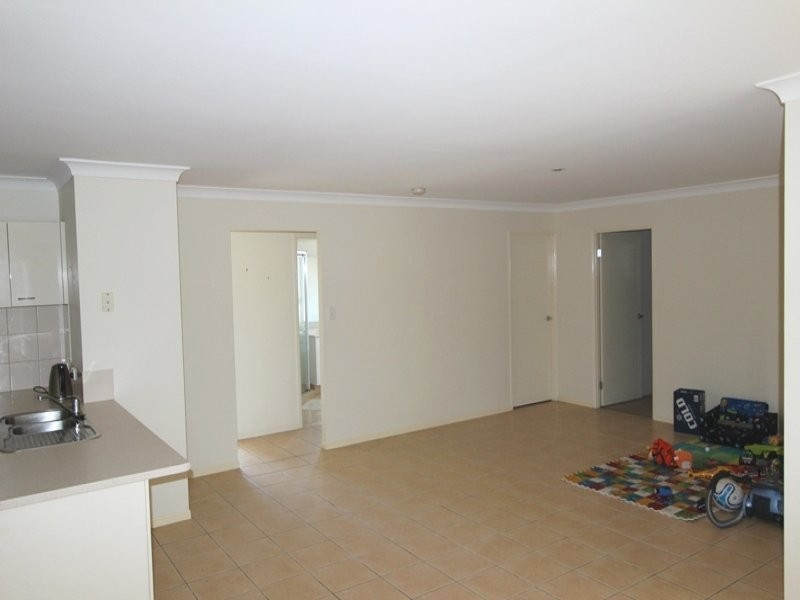 30 Naracoorte Place, Parkinson QLD 4115