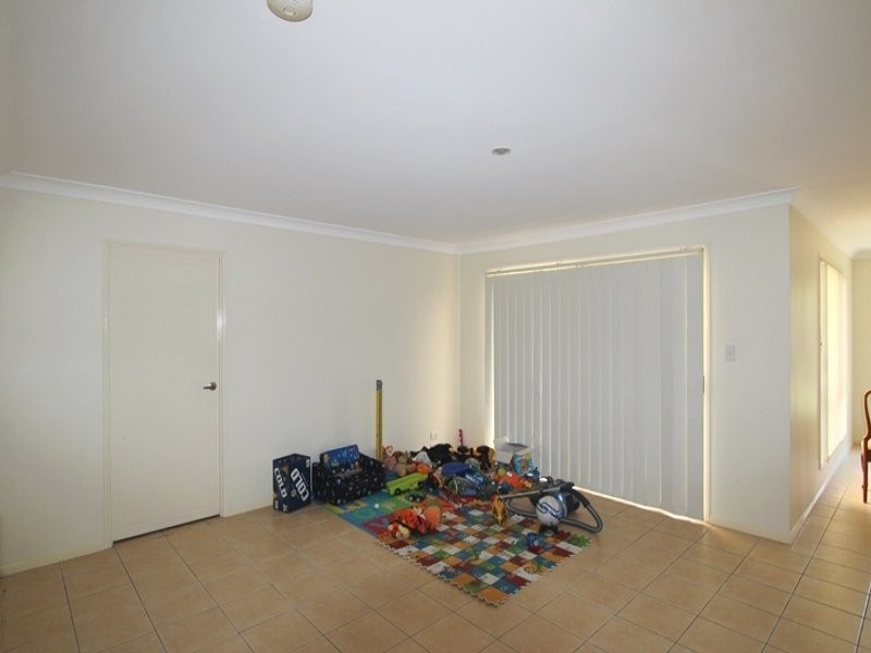 30 Naracoorte Place, Parkinson QLD 4115