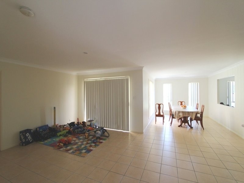 30 Naracoorte Place, Parkinson QLD 4115