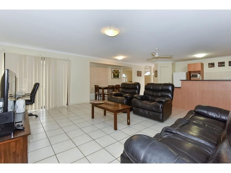 24 Naracoorte Place, Parkinson QLD 4115