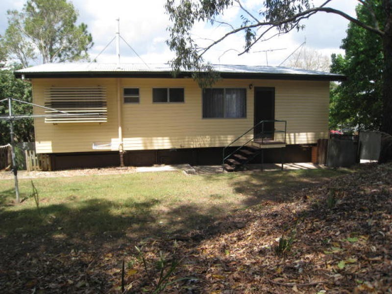 8 Perth Street, Kingston QLD 4114