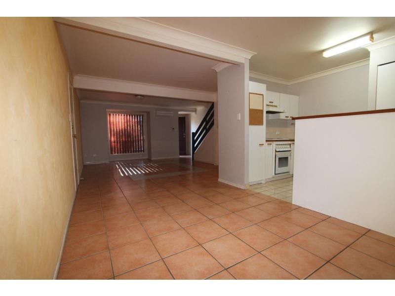 2/16 Ewing Road, Logan Central QLD 4114