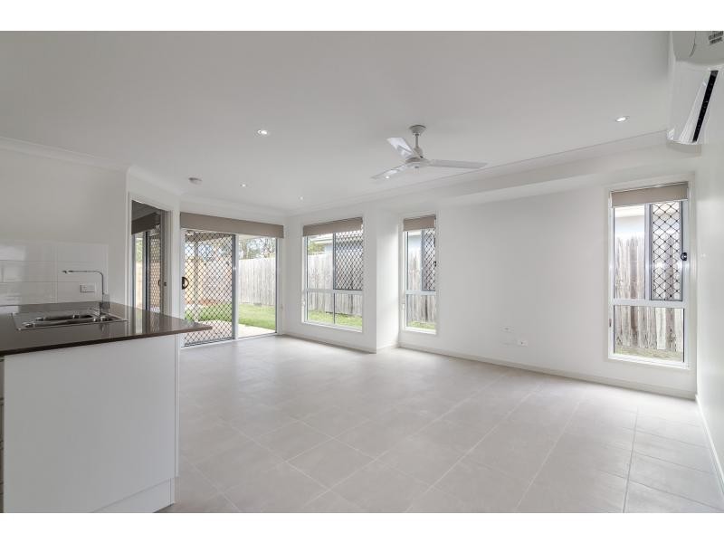 1/3 Lorikeet Way, Crestmead QLD 4132