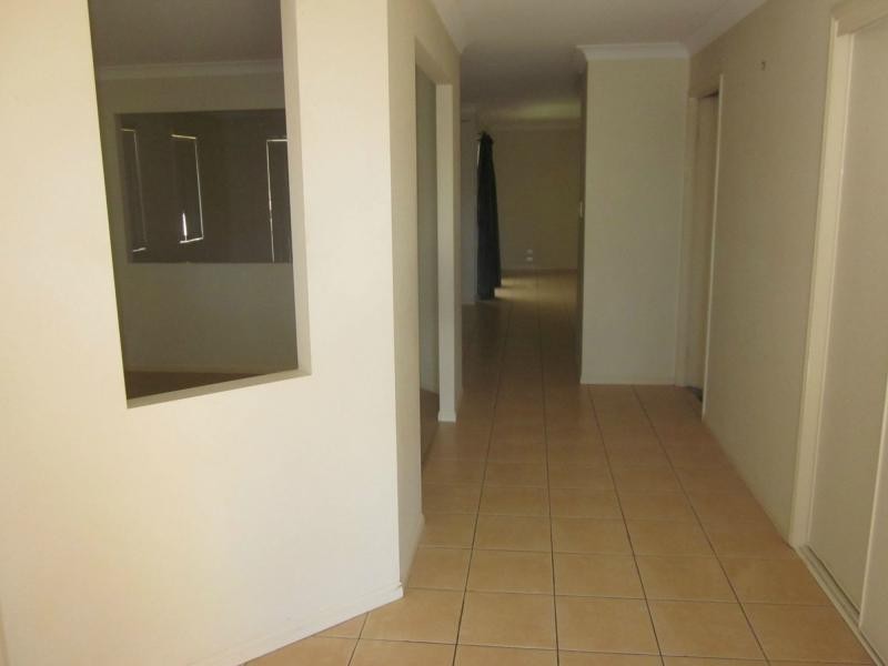 16 Apsley Crescent, Parkinson QLD 4115