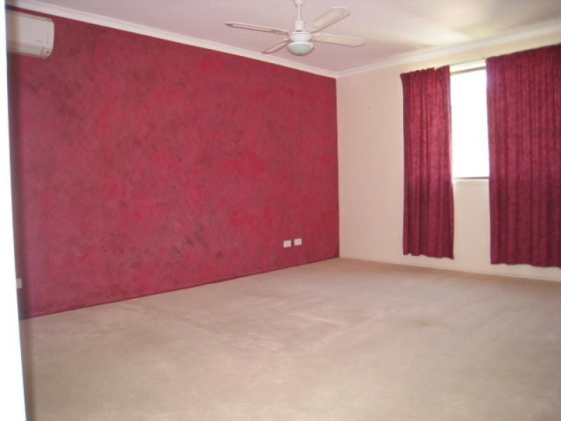 13 Orlando Crescent, Springwood QLD 4127