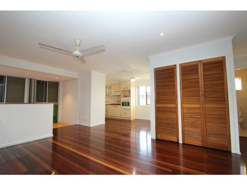9 Burke Street, Woodridge QLD 4114
