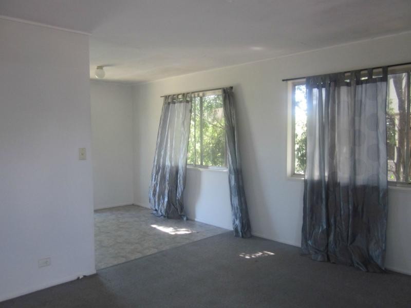 10 Carcoola Street, Kingston QLD 4114