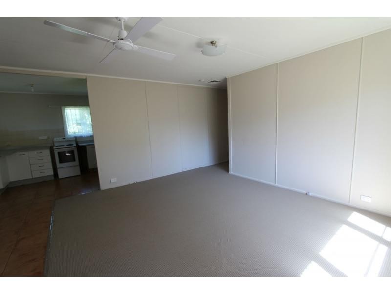 8 Macbeth Street, Kingston QLD 4114