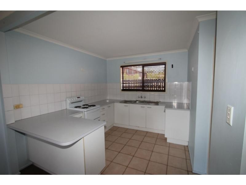 2/9 Cognac Crt, Kingston QLD 4114