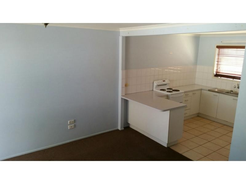 2/9 Cognac Crt, Kingston QLD 4114