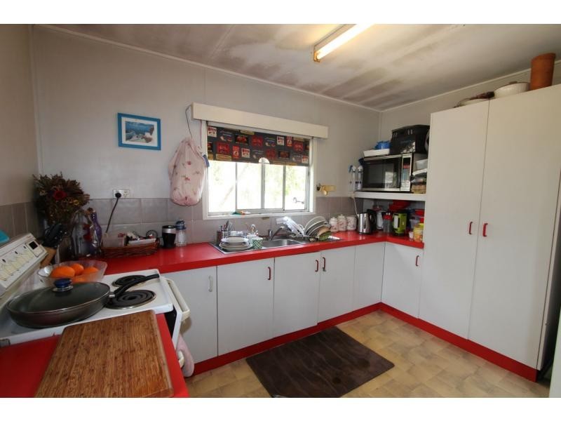 8 Poinciana Street, Kingston QLD 4114