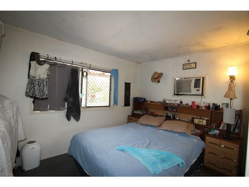 8 Poinciana Street, Kingston QLD 4114