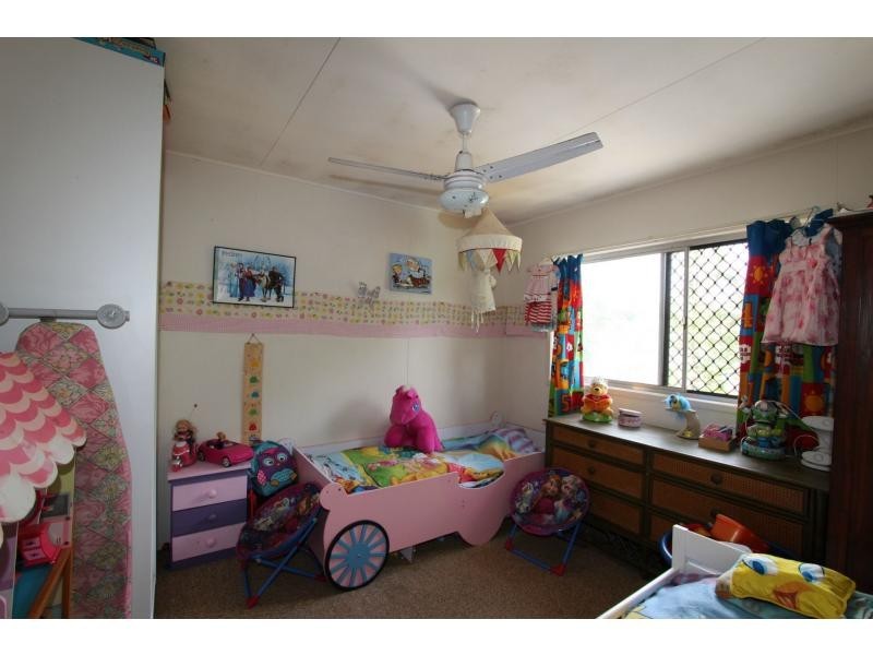 8 Poinciana Street, Kingston QLD 4114