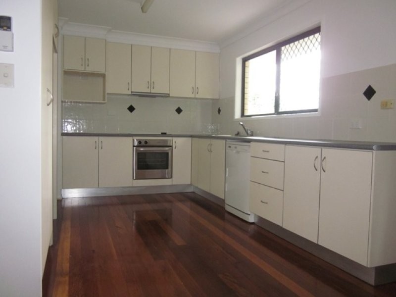 135 Barbaralla Drive, Springwood QLD 4127