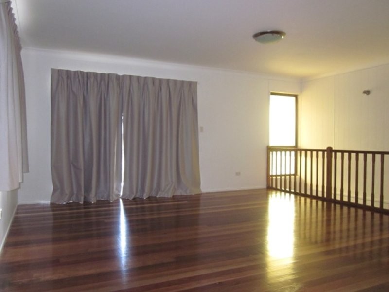 135 Barbaralla Drive, Springwood QLD 4127