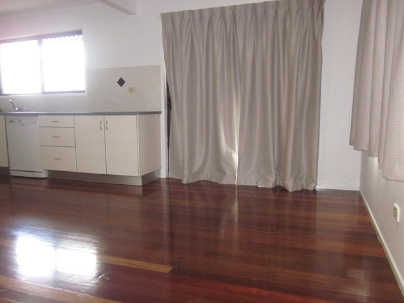 135 Barbaralla Drive, Springwood QLD 4127