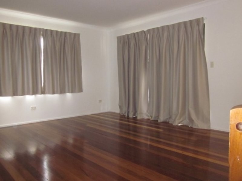 135 Barbaralla Drive, Springwood QLD 4127