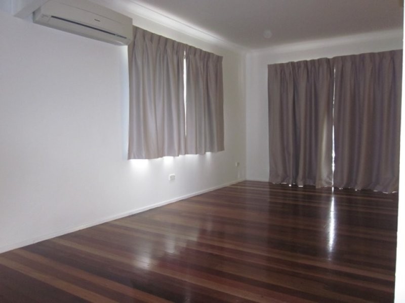 135 Barbaralla Drive, Springwood QLD 4127