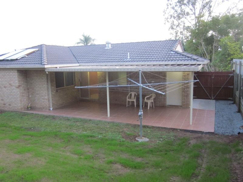 110 Pohon Drive, Tanah Merah QLD 4128