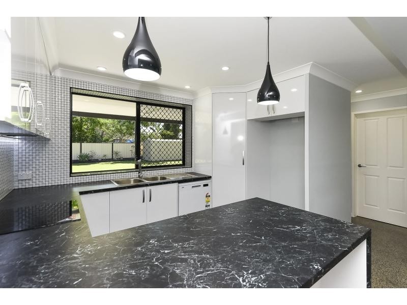 6 Carcoola Street, Kingston QLD 4114