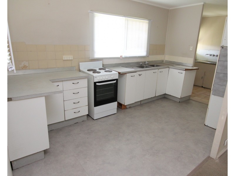 8 Macbeth Street, Kingston QLD 4114
