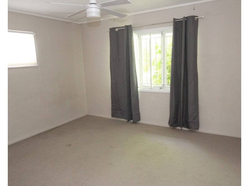 8 Macbeth Street, Kingston QLD 4114