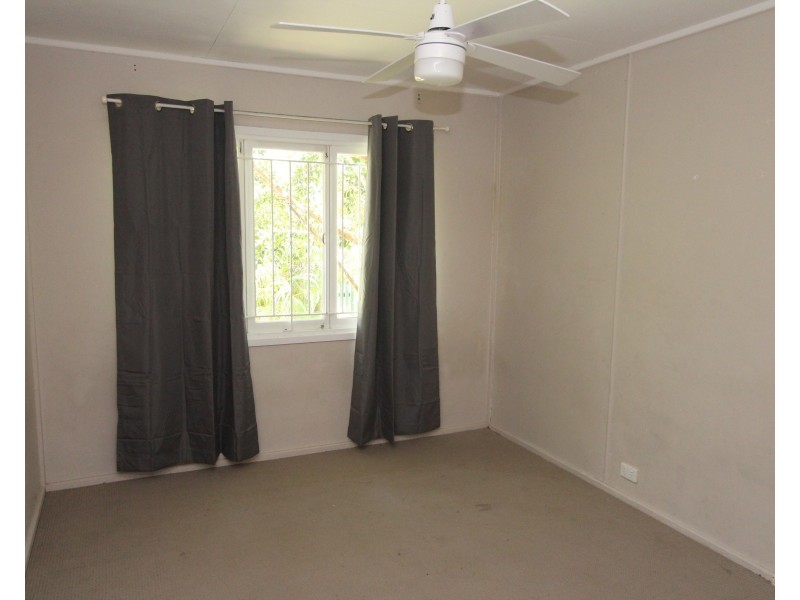 8 Macbeth Street, Kingston QLD 4114