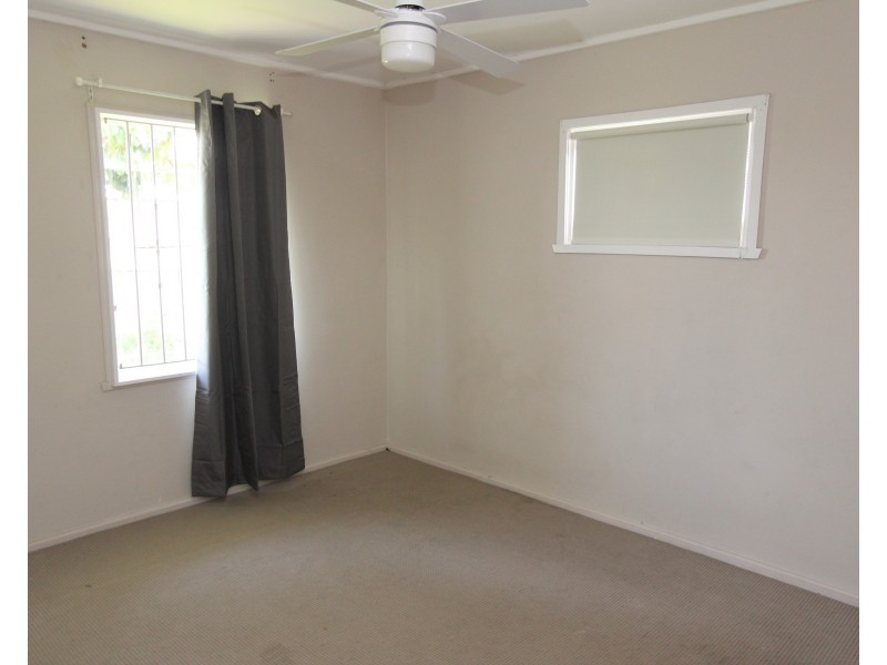 8 Macbeth Street, Kingston QLD 4114