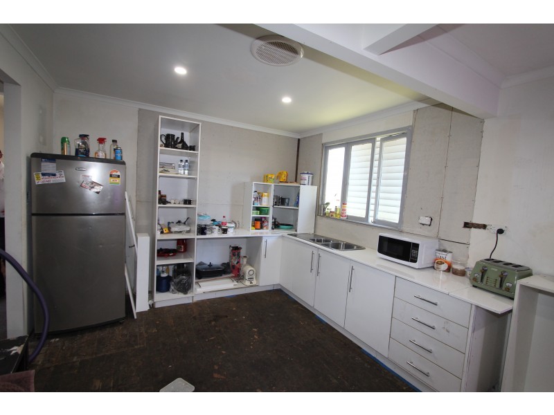 18 Acacia Rd, Woodridge QLD 4114