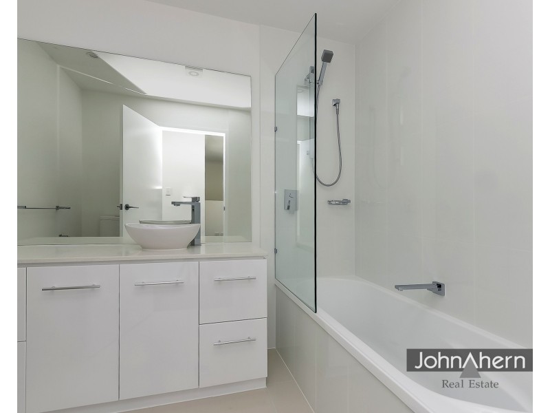 55/105 Barbaralla Drive, Springwood QLD 4127