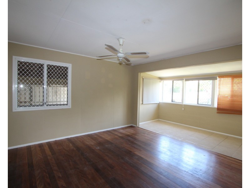 9 Balladonia St, Woodridge QLD 4114