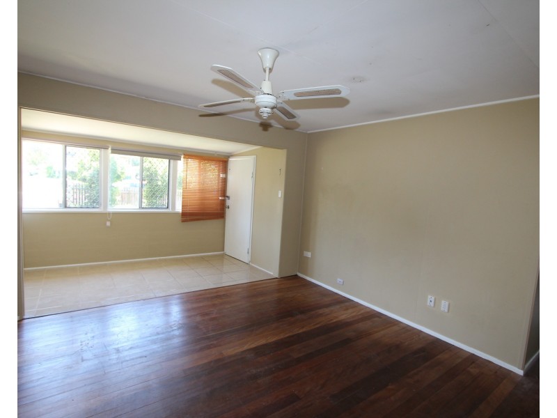 9 Balladonia St, Woodridge QLD 4114