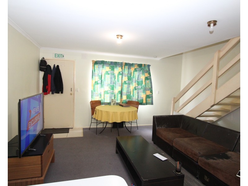 1/10 Cognac Ct, Kingston QLD 4114