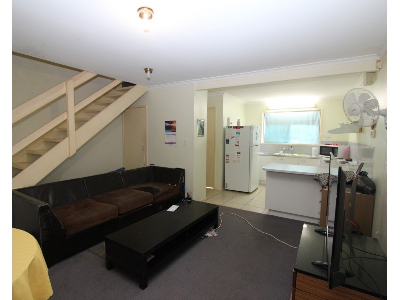 1/10 Cognac Ct, Kingston QLD 4114