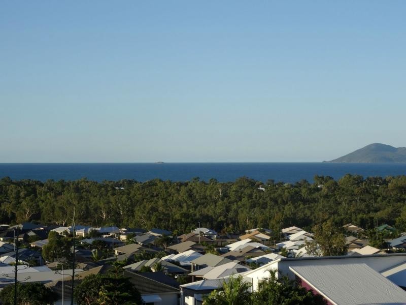 Bushland Beach QLD 4818