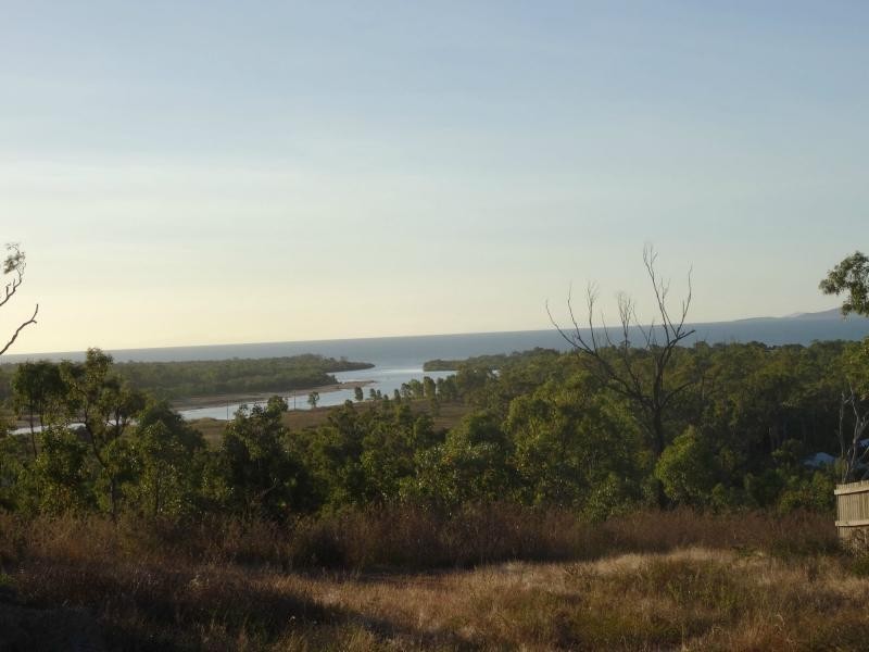 Bushland Beach QLD 4818