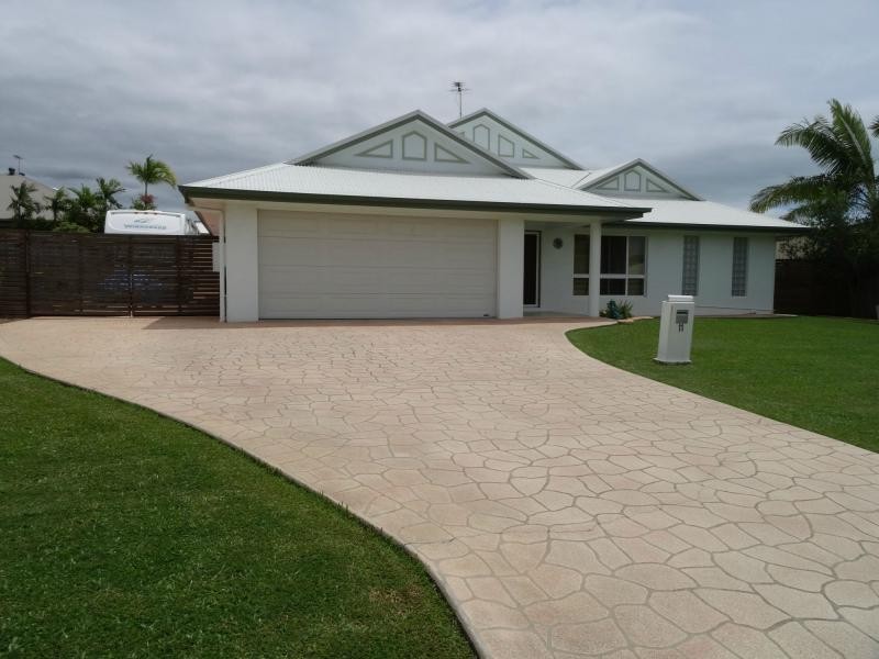 11 Ugarte Street, Bushland Beach QLD 4818