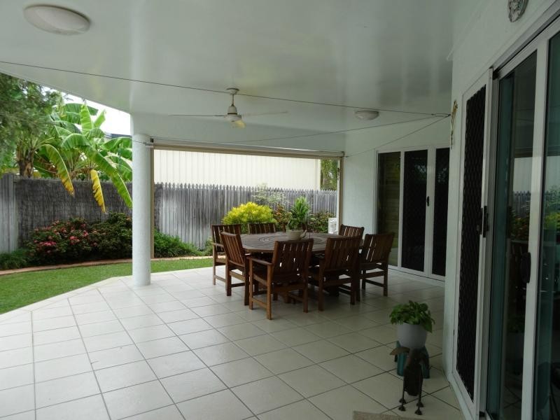 11 Ugarte Street, Bushland Beach QLD 4818